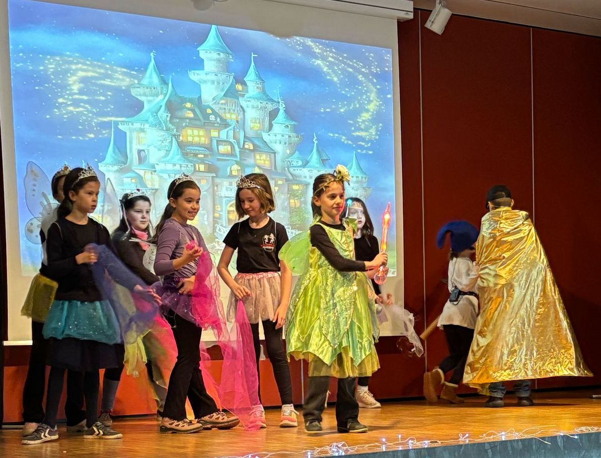 Theateraufführung der Hector-Kinderakademie begeistert Jung und Alt Bild